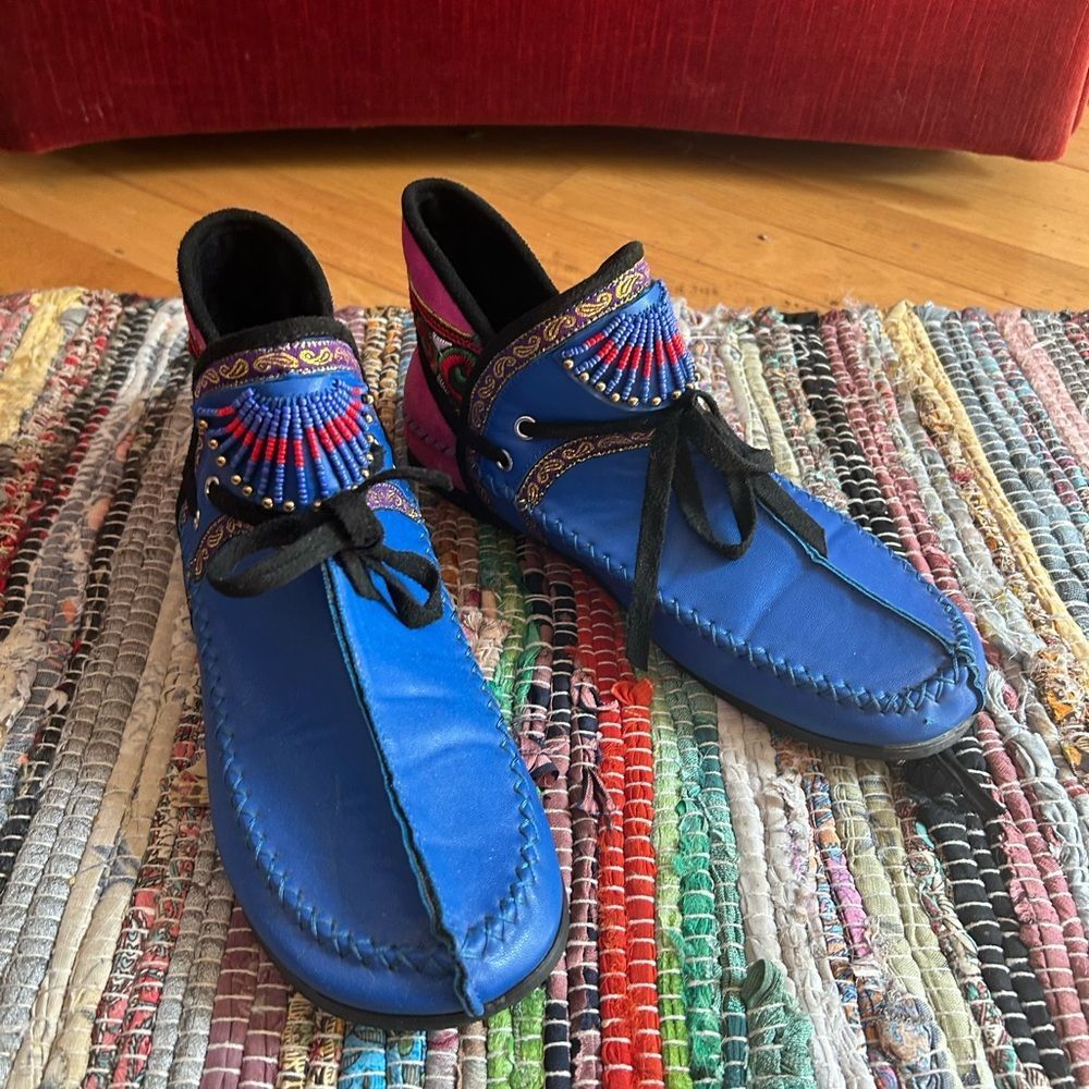 Handmade Hi Top Beaded Mocassins Blue and Pink Womens Booties 40 Leather